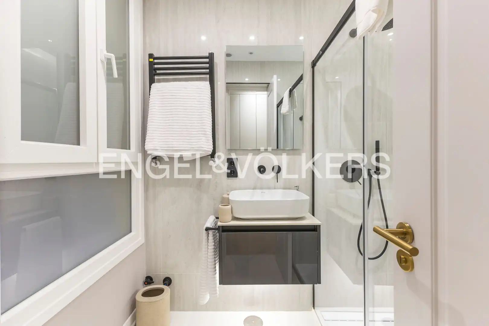 Badezimmer von Wohnung zum Verkauf in Madrid mit Klimaanlage, Heizung und Möbliert