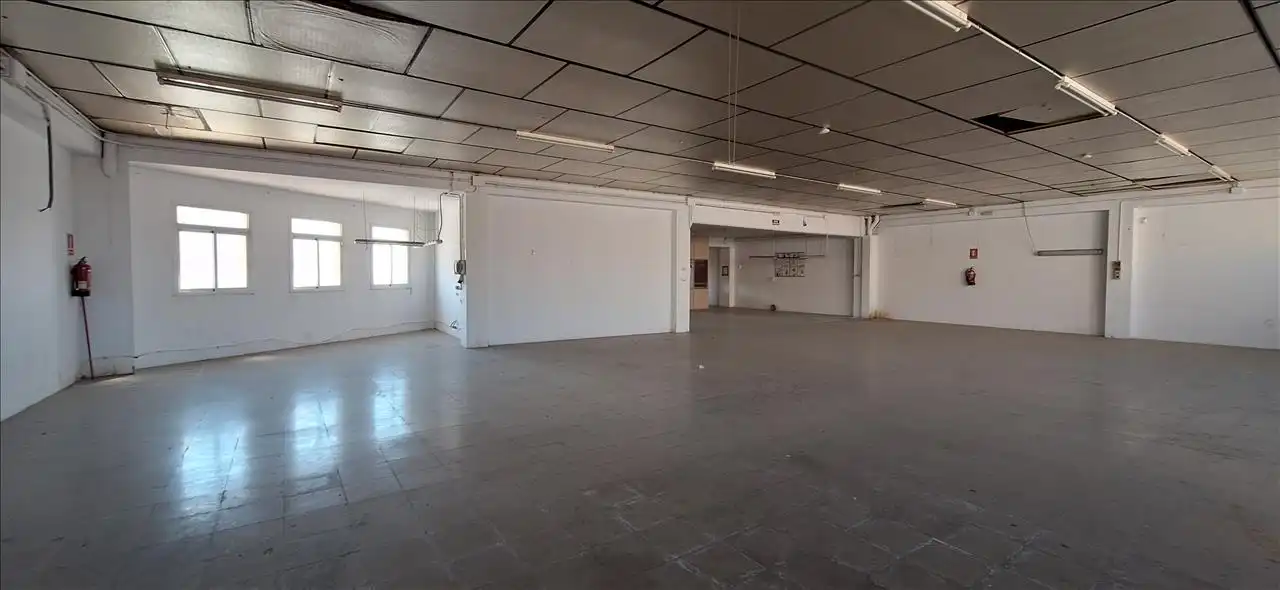 Nau industrial en venda a Carrer Energia