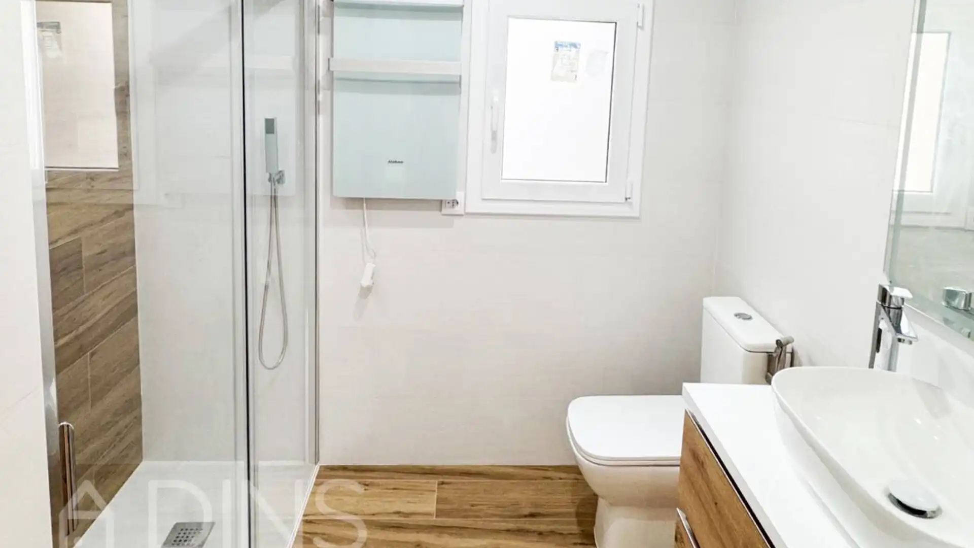 Bathroom of Flat for sale in Sabadell  with Terrace
