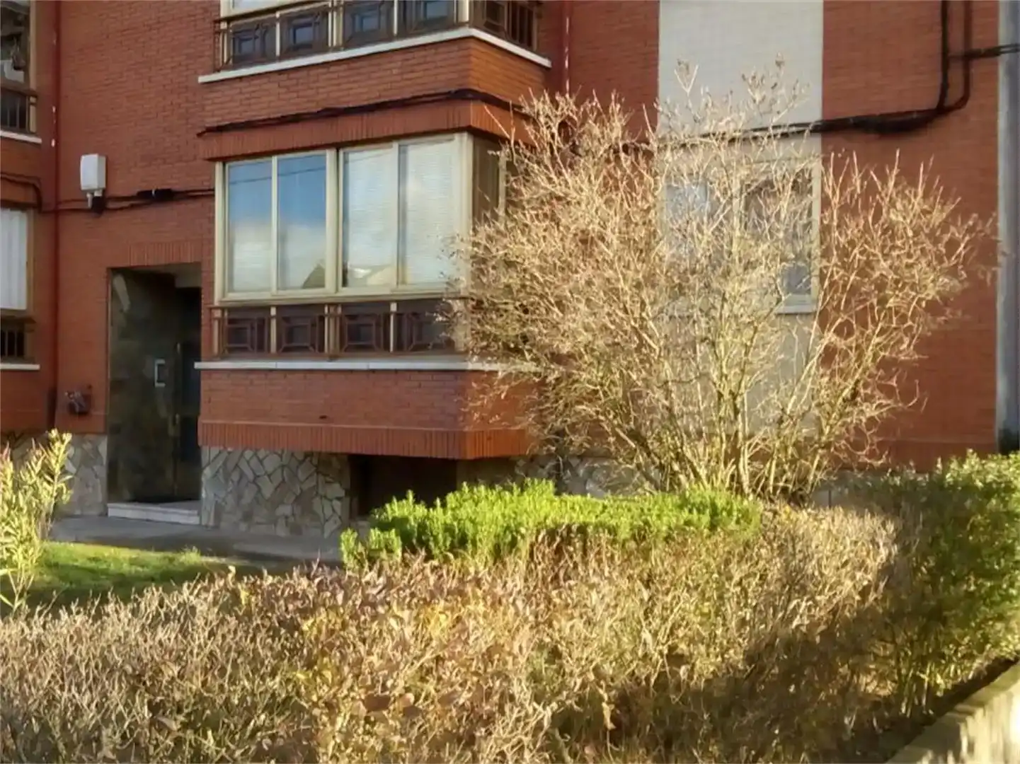 Vista exterior de Pis en venda en Benavides amb Jardí privat, Parquet i Traster