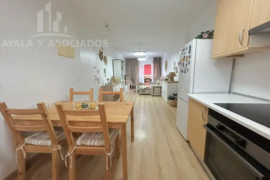 Cuina de Pis en venda en Cartagena amb Parquet, Traster i Moblat