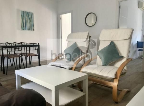 Sala d'estar de Pis de lloguer en  Sevilla Capital amb Aire condicionat i Moblat