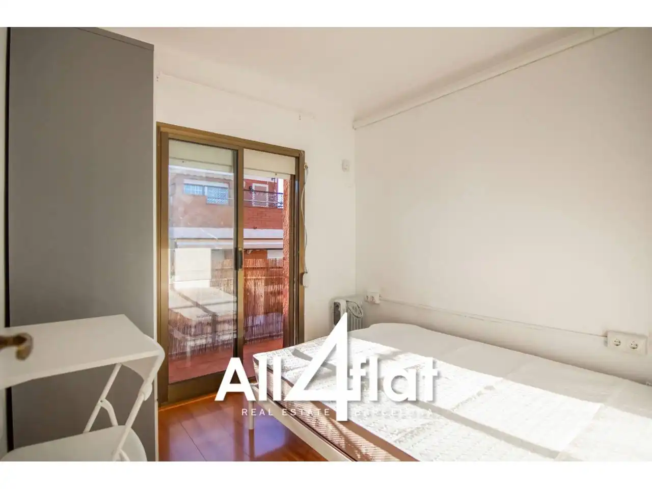Dormitori de Pis de lloguer en Santa Coloma de Gramenet amb Aire condicionat, Calefacció i Parquet