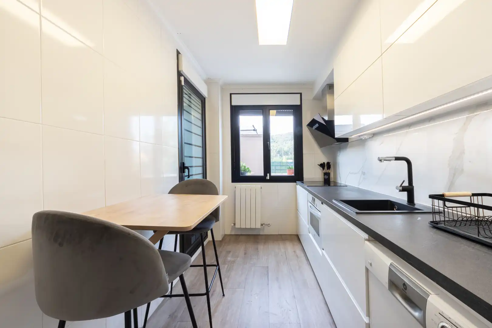 Kitchen of Flat for sale in Castro-Urdiales  with Heating, Parquet flooring and Terrace