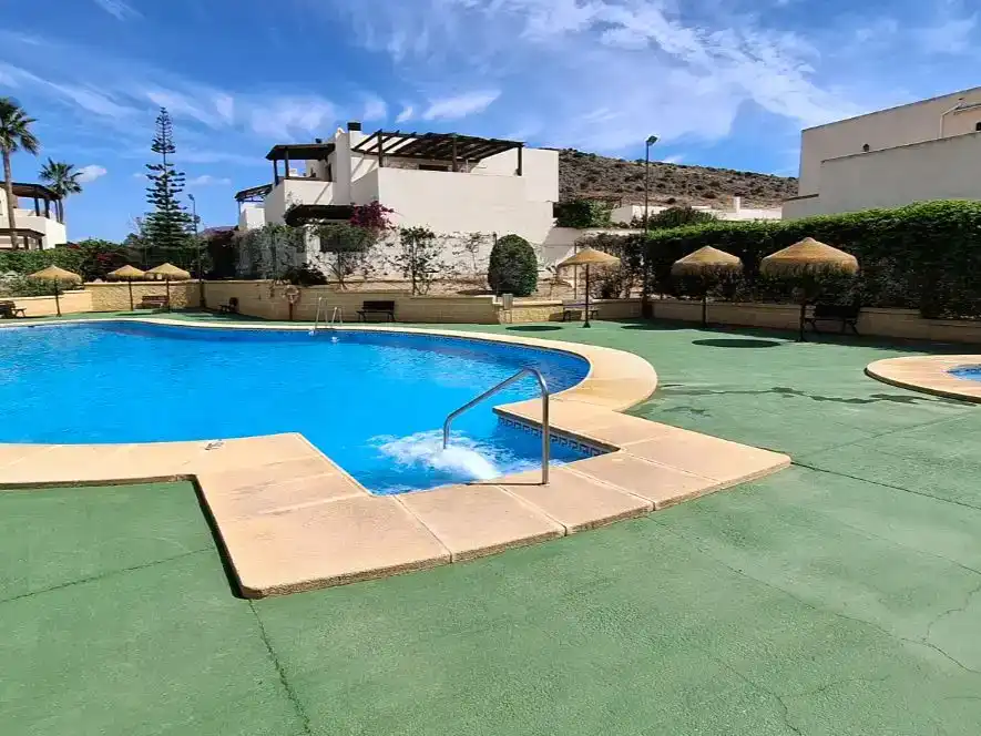 Piscina de Casa adosada en venda en Níjar amb Aire condicionat, Piscina i Balcó