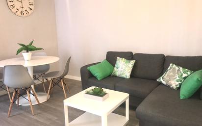 Wohnzimmer von Wohnung miete in Plasencia mit Balkon