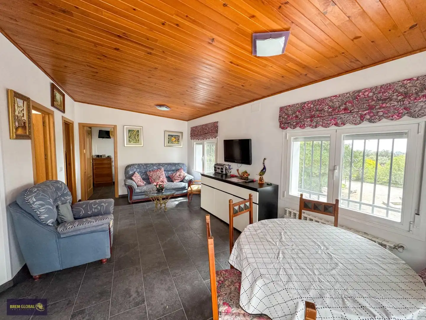 Sala de estar de Casa o chalet en venta en La Cabrera con Aire acondicionado, Calefacción y Jardín privado