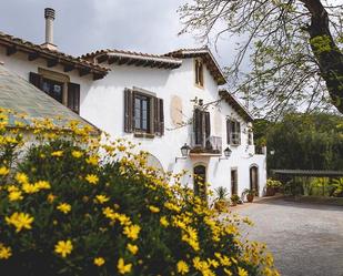 Vista exterior de Casa o xalet de lloguer en Cabrils amb Aire condicionat, Calefacció i Jardí privat