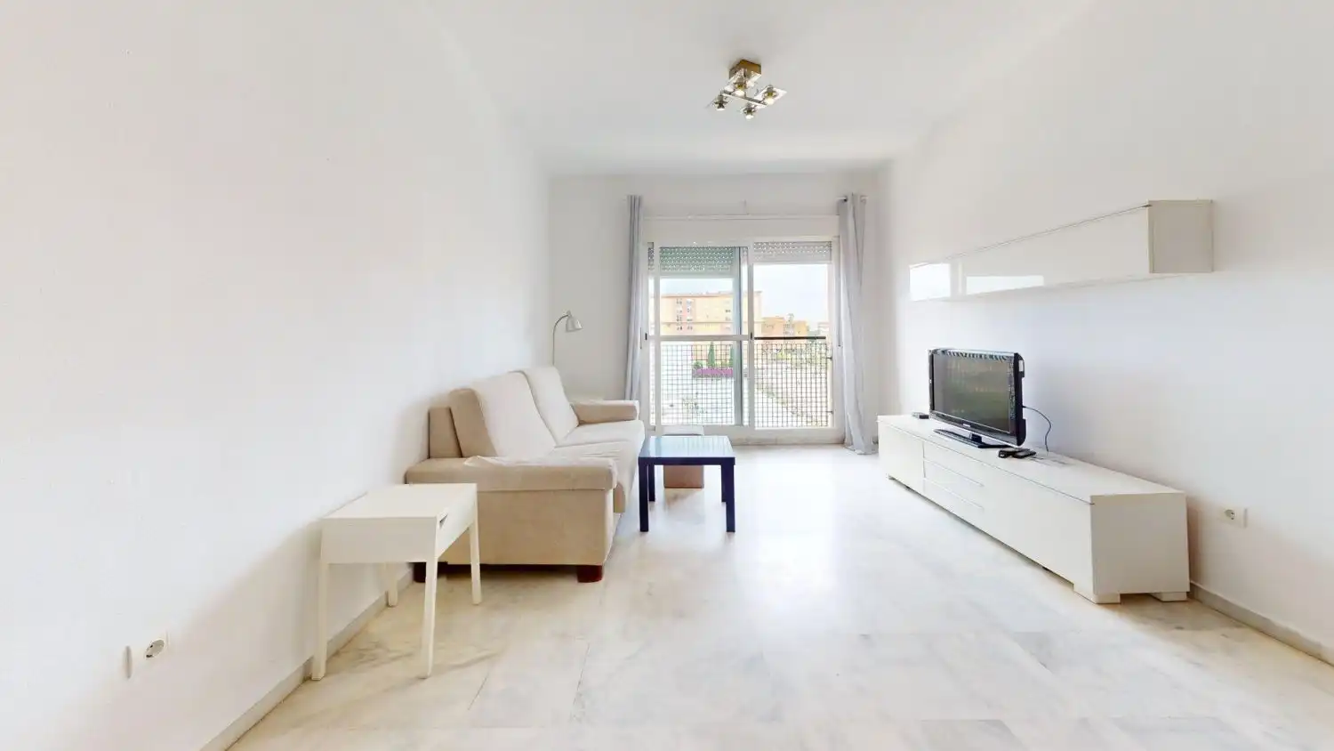 Living room of Flat for sale in Sevilla  with Air Conditioner and Storage room