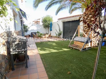 Adossat amb jardí en venda a Calle Andrómeda