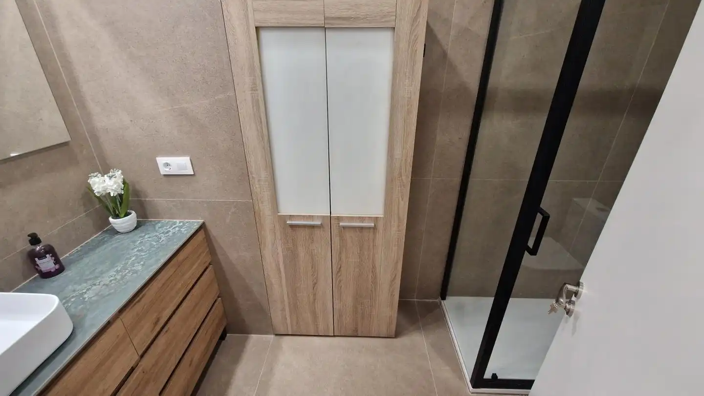 Badezimmer von Wohnung zur Miete in Moncada mit Klimaanlage, Terrasse und Möbliert
