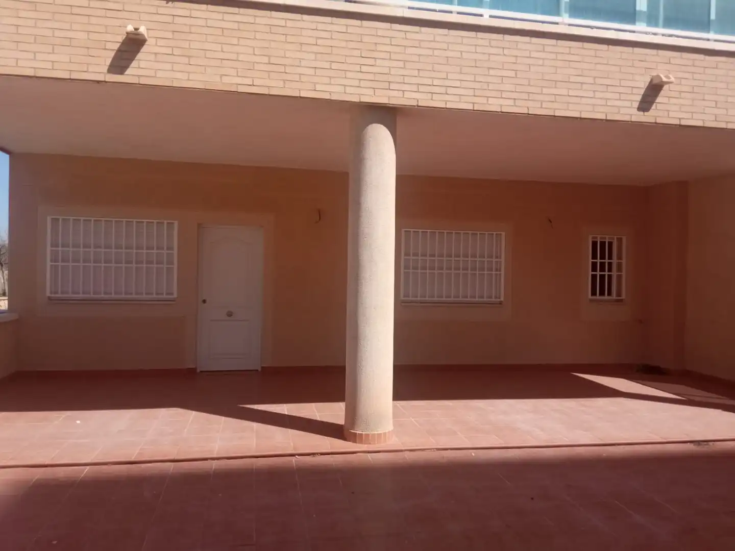 Außenansicht von Erdgeschoss zum Verkauf in Guardamar del Segura mit Terrasse, Abstellraum und Gemeinschaftspool
