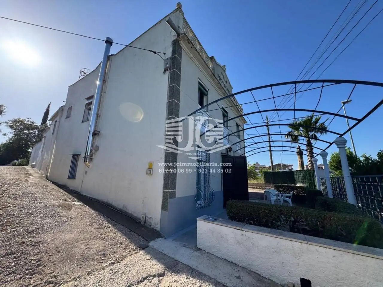 Vista exterior de Casa o xalet en venda en Tortosa amb Aire condicionat, Jardí privat i Parquet