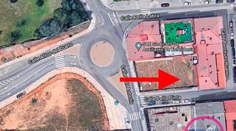 Se vende solar urbano directo de 180 m² (10m de fachada). Cerca del Hospital de León. Se permite baja   2. Calle Peña Pinta.