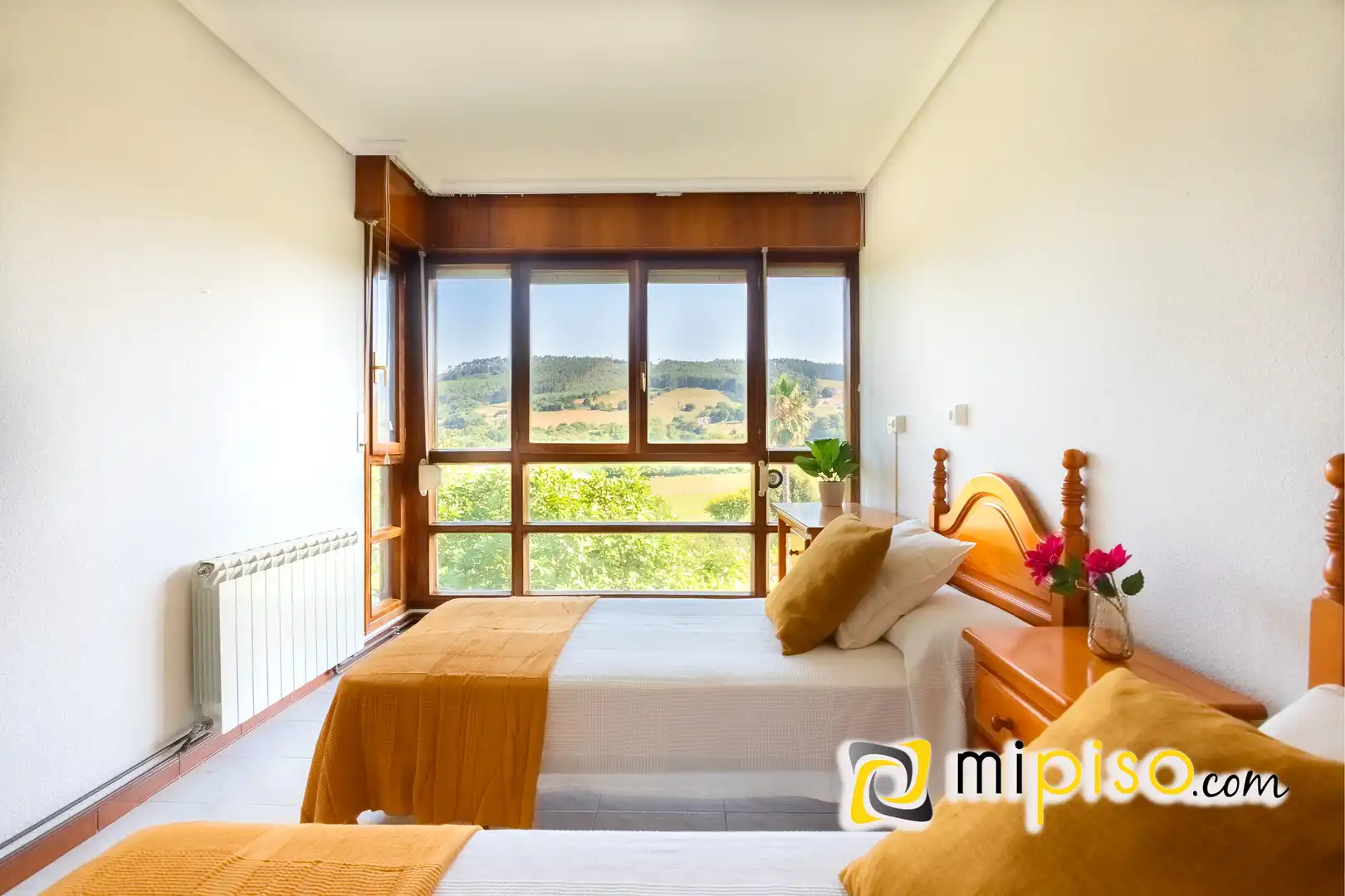 Habitación de Piso en venta en Arnuero con Calefacción, Terraza y Amueblado