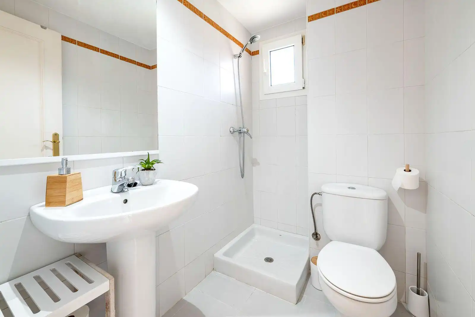 Baño de Casa adosada en venta en Marbella con Aire acondicionado, Calefacción y Jardín privado