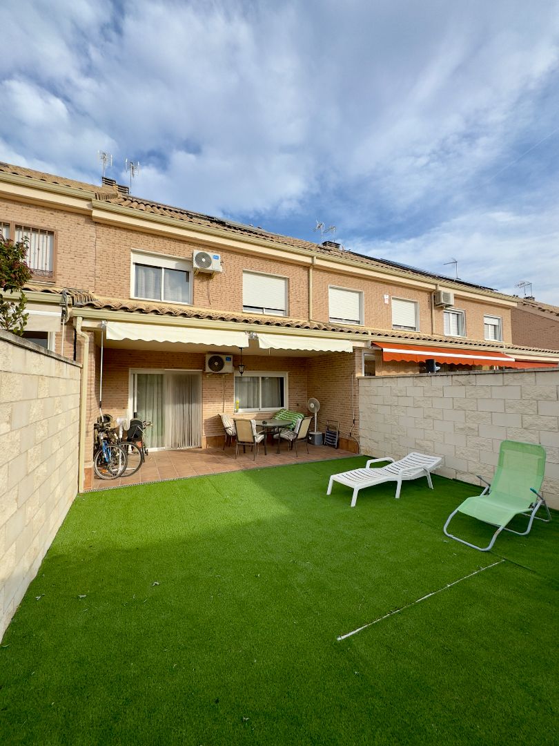 Garden of Single-family semi-detached for sale in Seseña  with Air Conditioner, Heating and Private garden