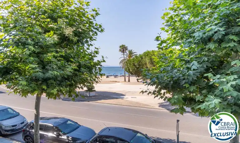 Vista exterior de Apartament en venda en Roses amb Calefacció i Moblat