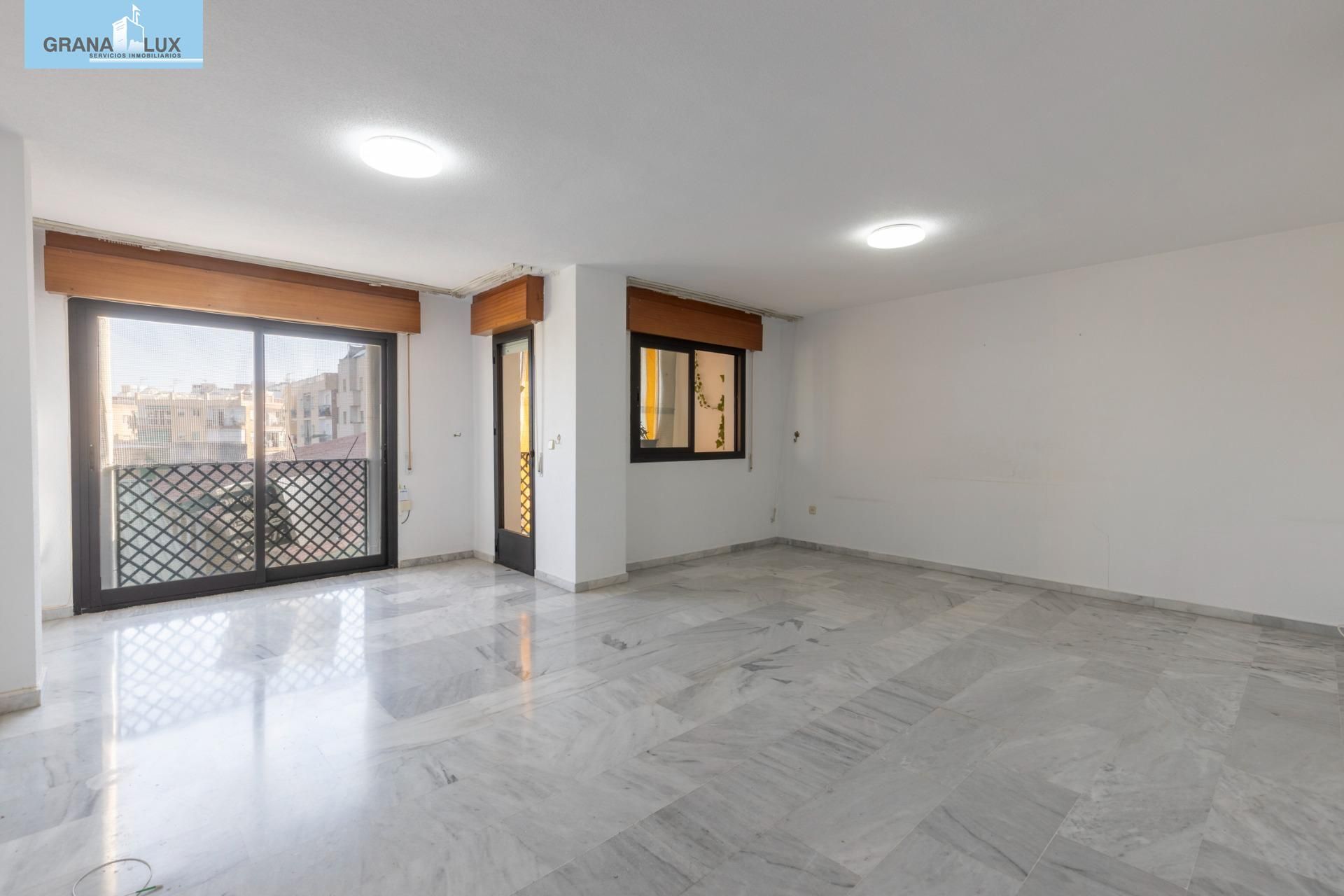 Piso en venta en Almuñécar con Terraza y Balcón