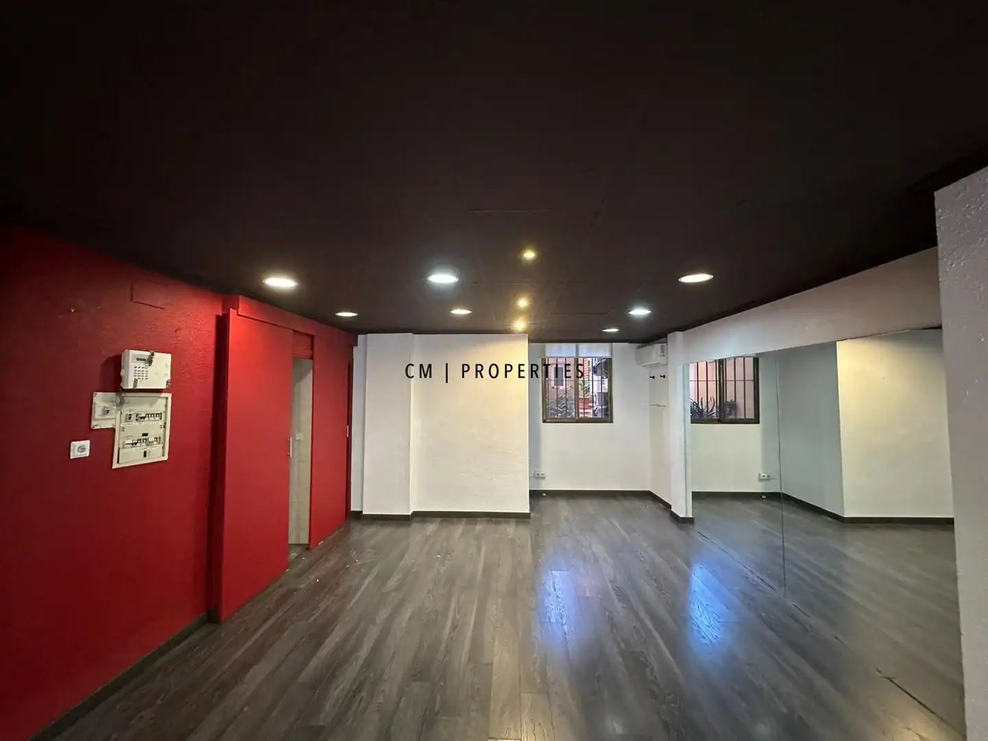 Commercial properties for sale in Valencia  with Air Conditioner