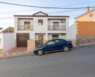 Vista exterior de Casa o xalet en venda en Illora amb Aire condicionat, Calefacció i Jardí privat