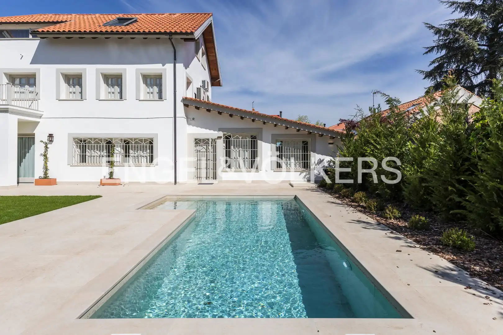 Vista exterior de Casa o xalet de lloguer en Madrid amb Aire condicionat, Calefacció i Jardí privat