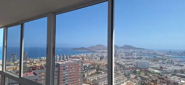 Dormitori de Pis de lloguer en Las Palmas de Gran Canaria amb Moblat, Rentadora i Balcó