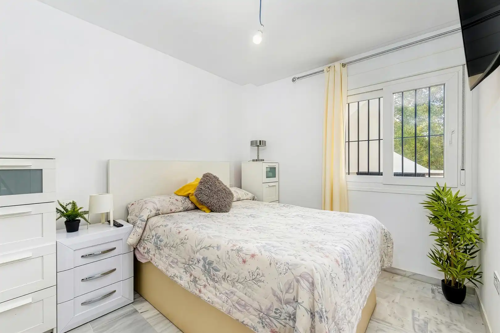 Habitación de Ático en venta en Mijas con Calefacción, Jardín privado y Balcón
