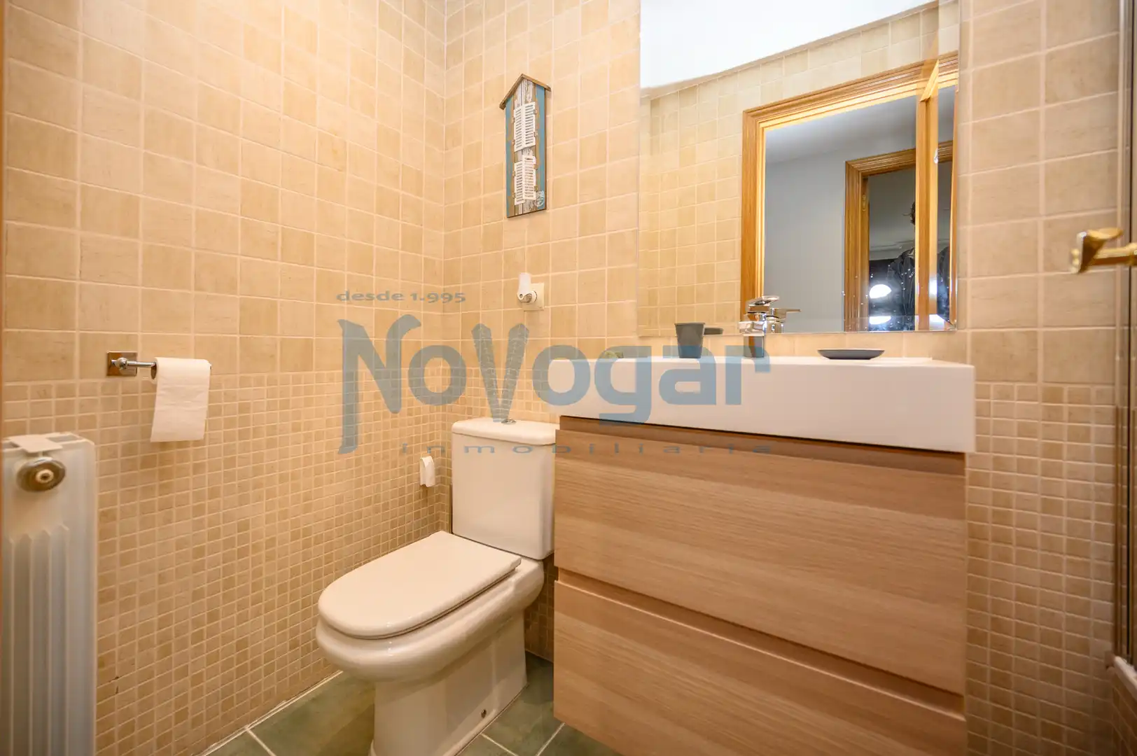 Bathroom of Flat for sale in Móstoles  with Air Conditioner, Heating and Parquet flooring