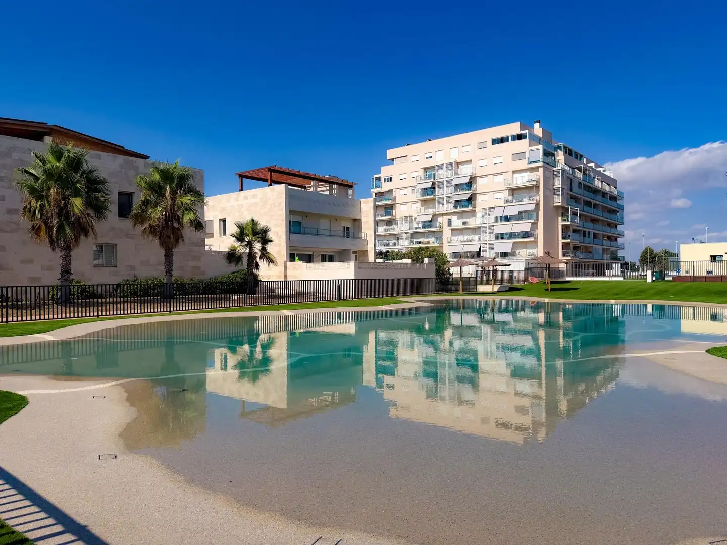 Piscina de Apartamento de alquiler en El Puig de Santa Maria con Aire acondicionado, Calefacción y Terraza