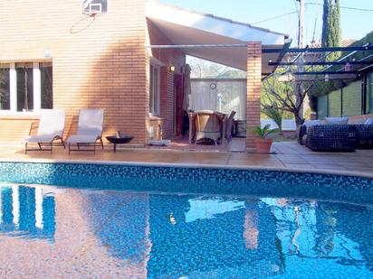 Swimming pool of House or chalet for sale in Sant Cugat del Vallès  with Air Conditioner, Heating and Private garden