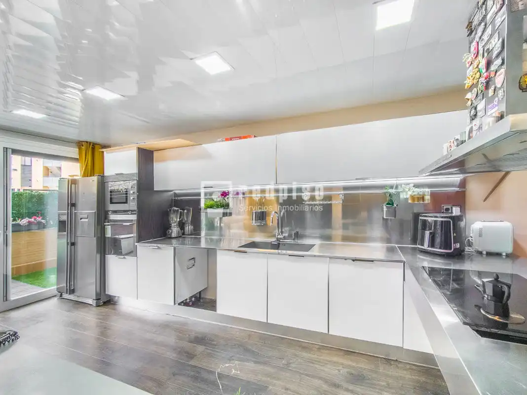 Cocina de Piso en venta en Rivas-Vaciamadrid con Aire acondicionado, Calefacción y Jardín privado
