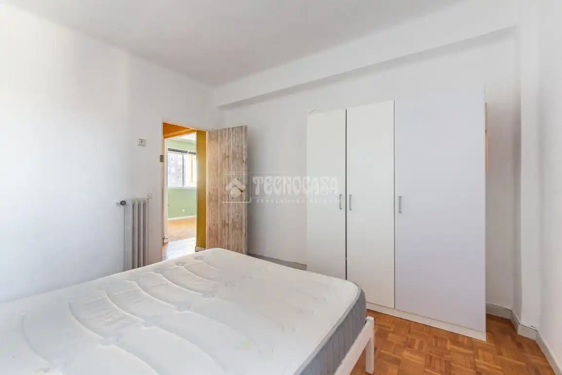 Habitación de Piso en venta en Madrid con Calefacción