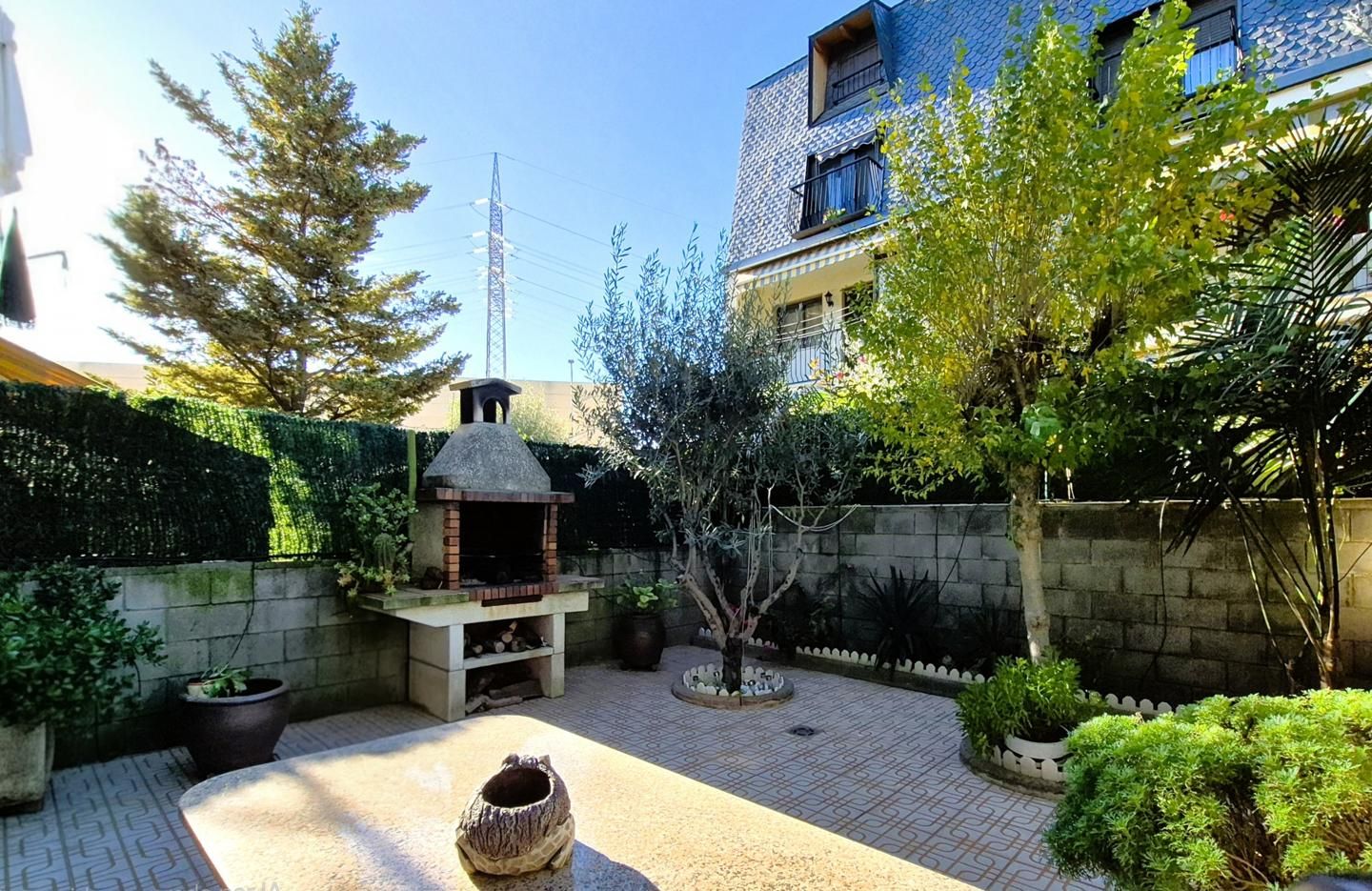 Terrace of House or chalet for sale in Terrassa  with Air Conditioner, Heating and Private garden
