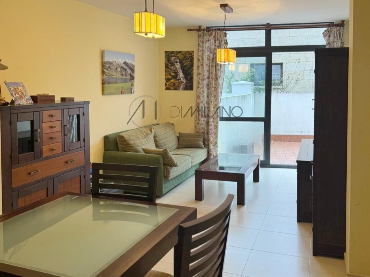 Sala d'estar de Apartament en venda en Cangas  amb Calefacció, Parquet i Terrassa