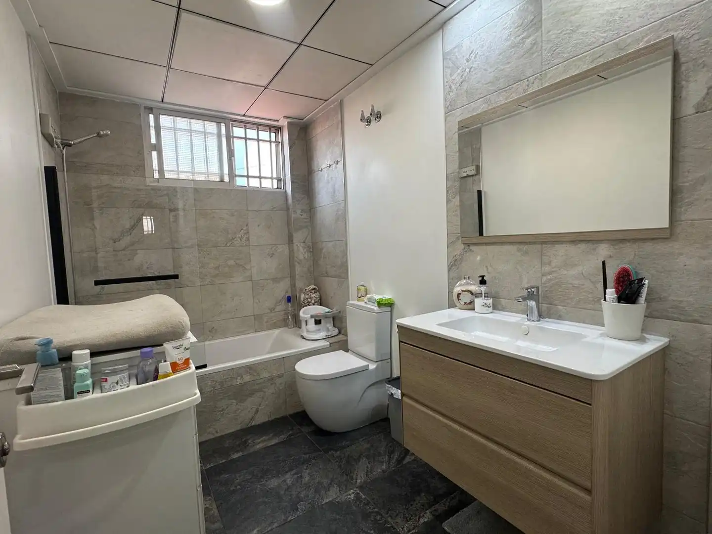 Baño de Piso en venta en Alicante / Alacant con Aire acondicionado, Calefacción y Terraza