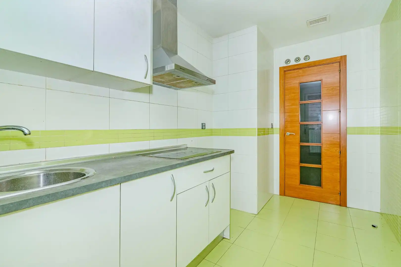 Cocina de Piso en venta en Granada con Aire acondicionado, Calefacción y Jardín privado