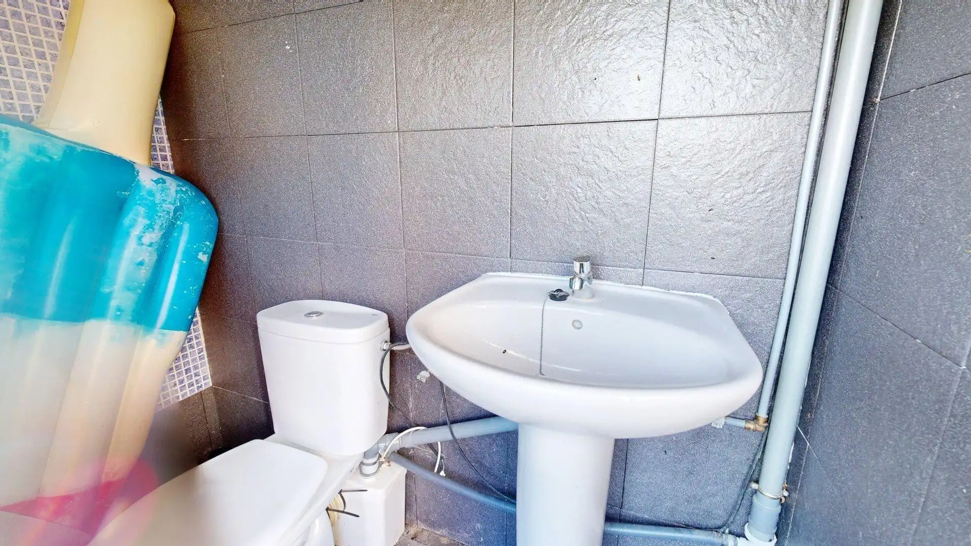 Badezimmer von Haus oder Chalet zum Verkauf in Nuez de Ebro mit Klimaanlage, Heizung und Privatgarten