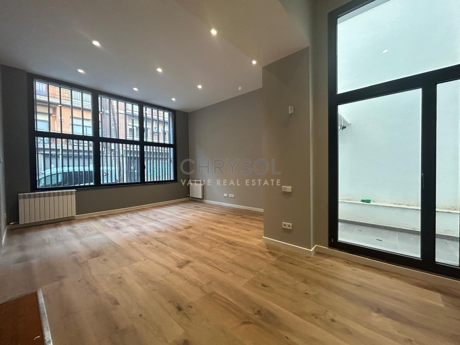 Exterior view of Planta baja for sale in  Barcelona Capital  with Air Conditioner, Heating and Parquet flooring