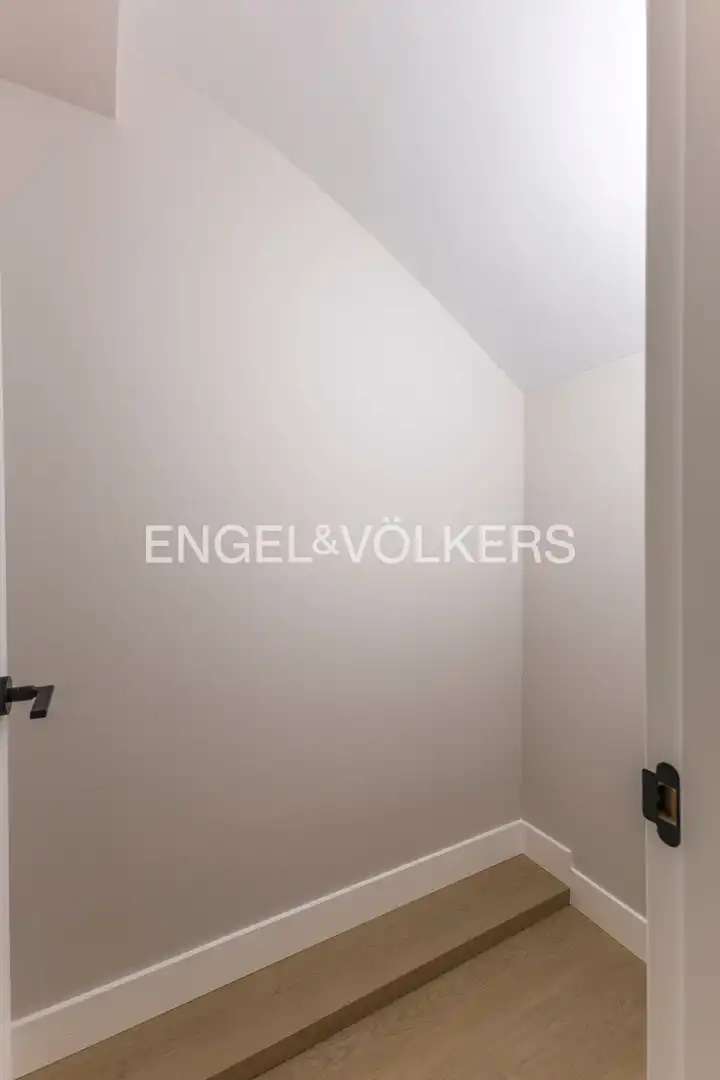 Balcony of Apartments for rent in Madrid  with Air Conditioner and Heating