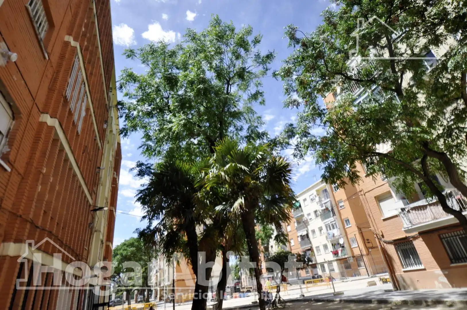 Außenansicht von Wohnung zum Verkauf in Valencia mit Klimaanlage, Heizung und Balkon