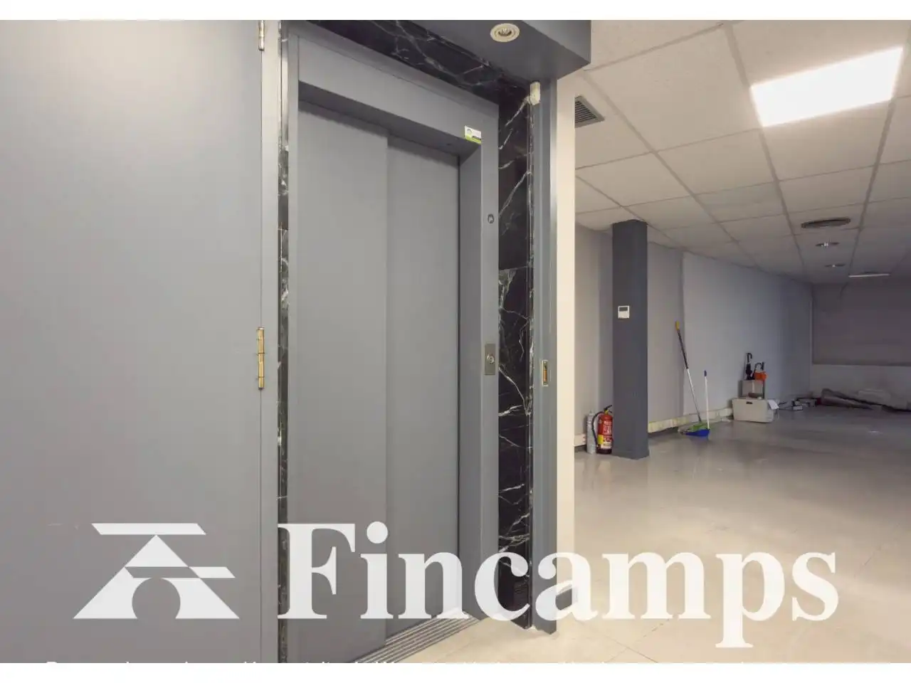 Büro zur Miete in Sabadell mit Klimaanlage, Heizung und Alarm