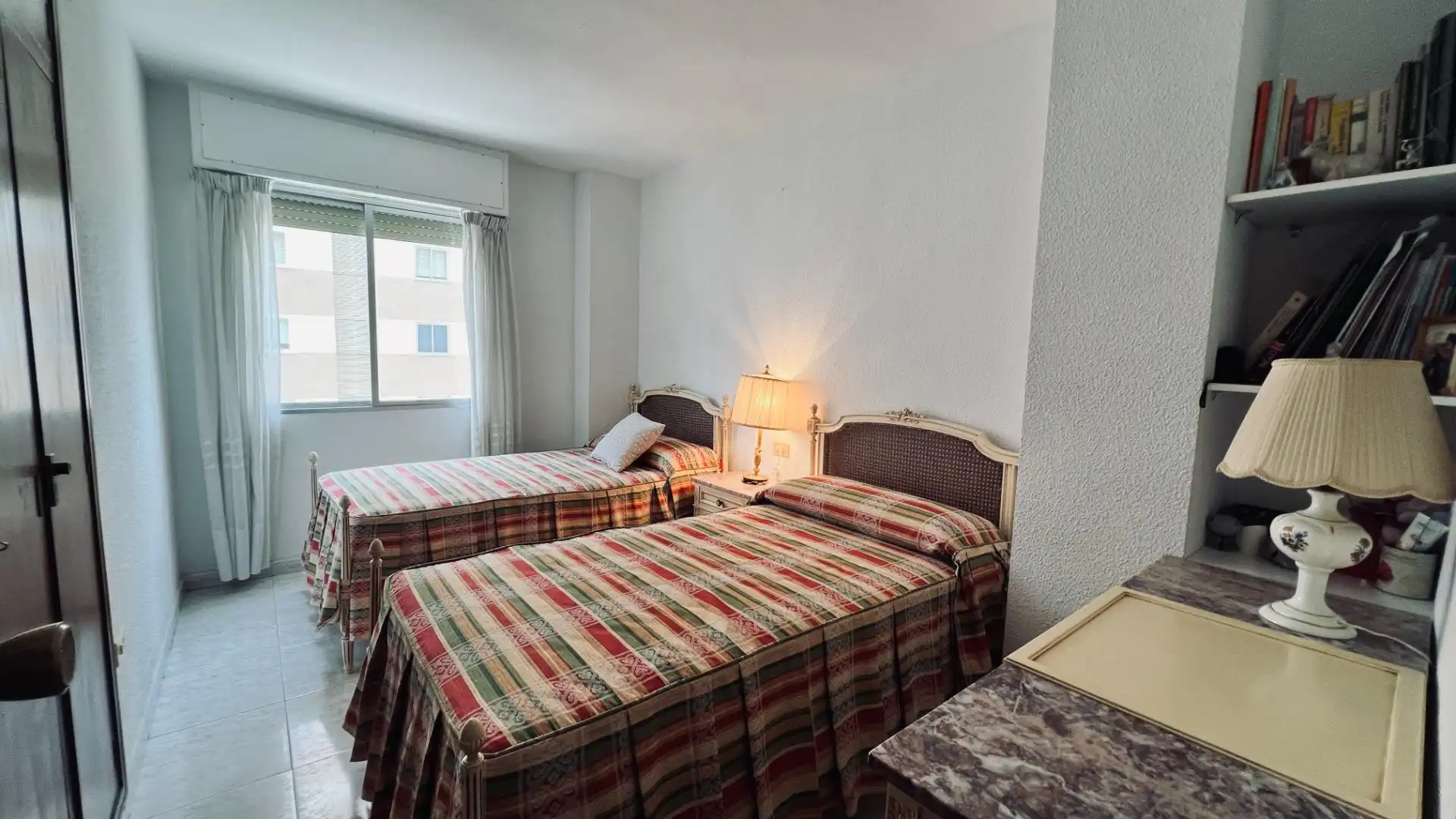 Dormitori de Apartament en venda en Benicasim / Benicàssim amb Jardí privat, Terrassa i Traster