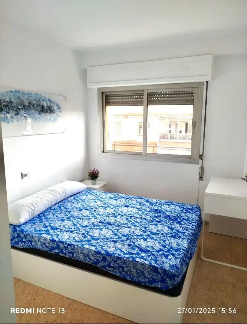 Bedroom of Flat for share in Rascanya