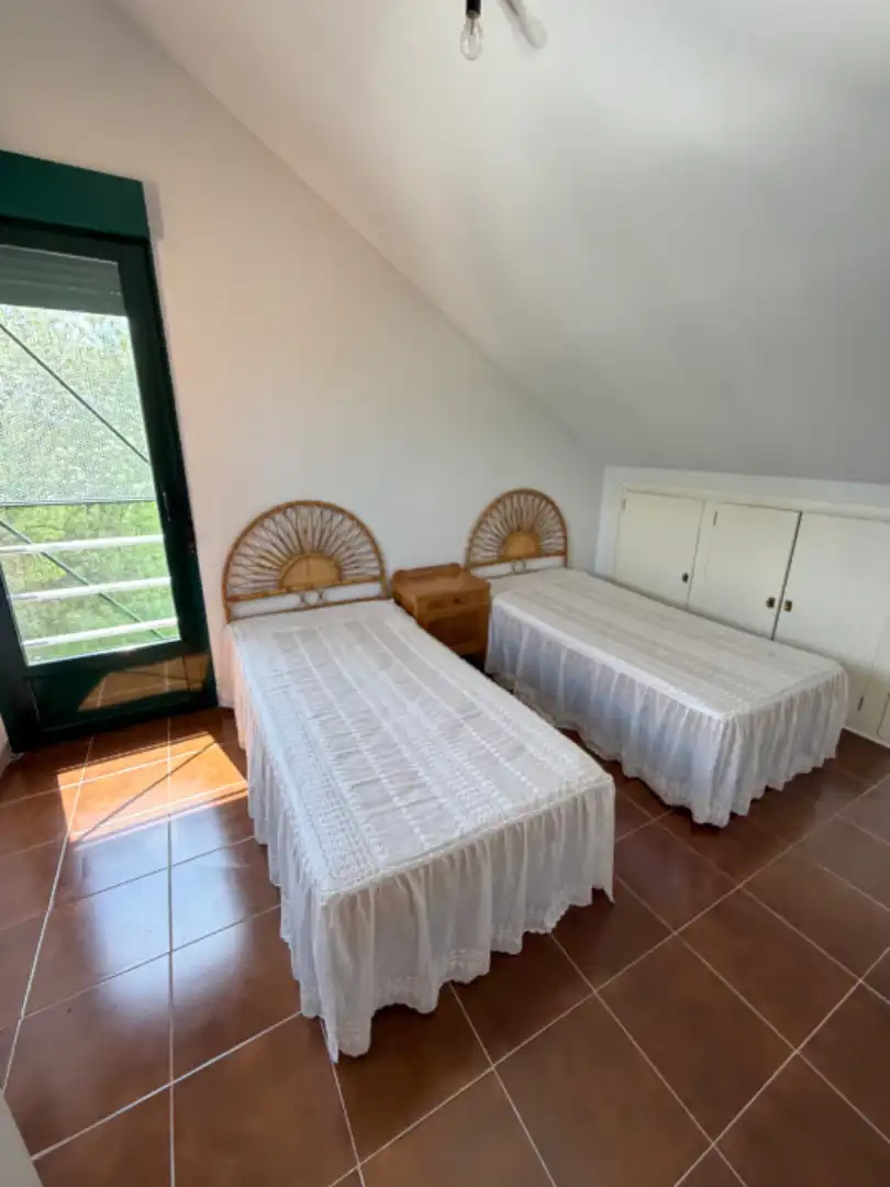 Dormitori de Casa o xalet en venda en Torrecaballeros amb Calefacció, Jardí privat i Terrassa