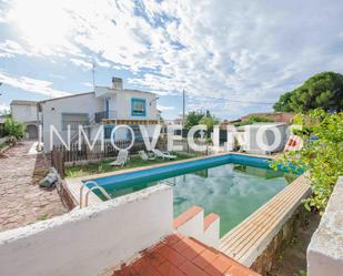 Vista exterior de Casa o xalet en venda en Llíria amb Aire condicionat, Terrassa i Piscina