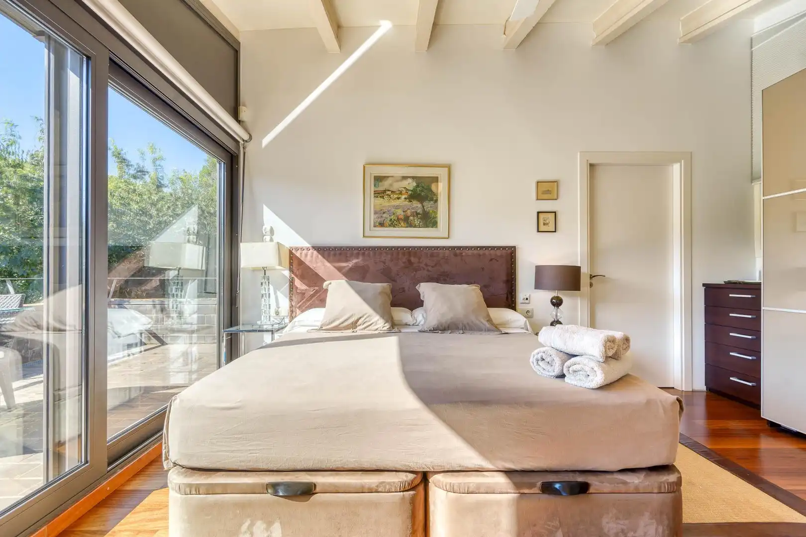 Habitación de Finca rústica en venta en Boadella i les Escaules con Calefacción, Jardín privado y Terraza
