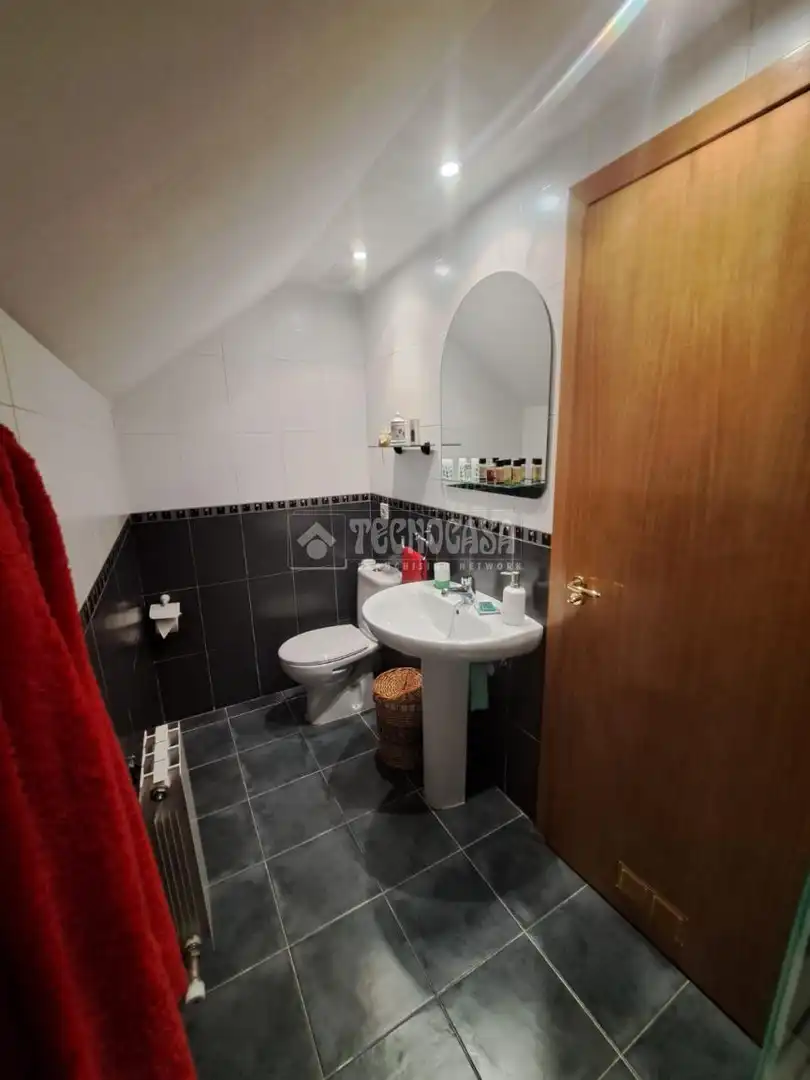 Baño de Casa adosada en venta en María de Huerva con Aire acondicionado, Calefacción y Jardín privado