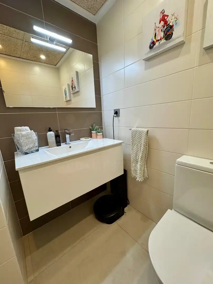Baño de Casa adosada en venta en El Campello con Aire acondicionado, Calefacción y Terraza