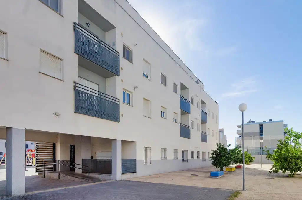 Piso en venta en C/ Dr Santiago Ramón y Cajal, Puertas del sur - Guadabajaque
